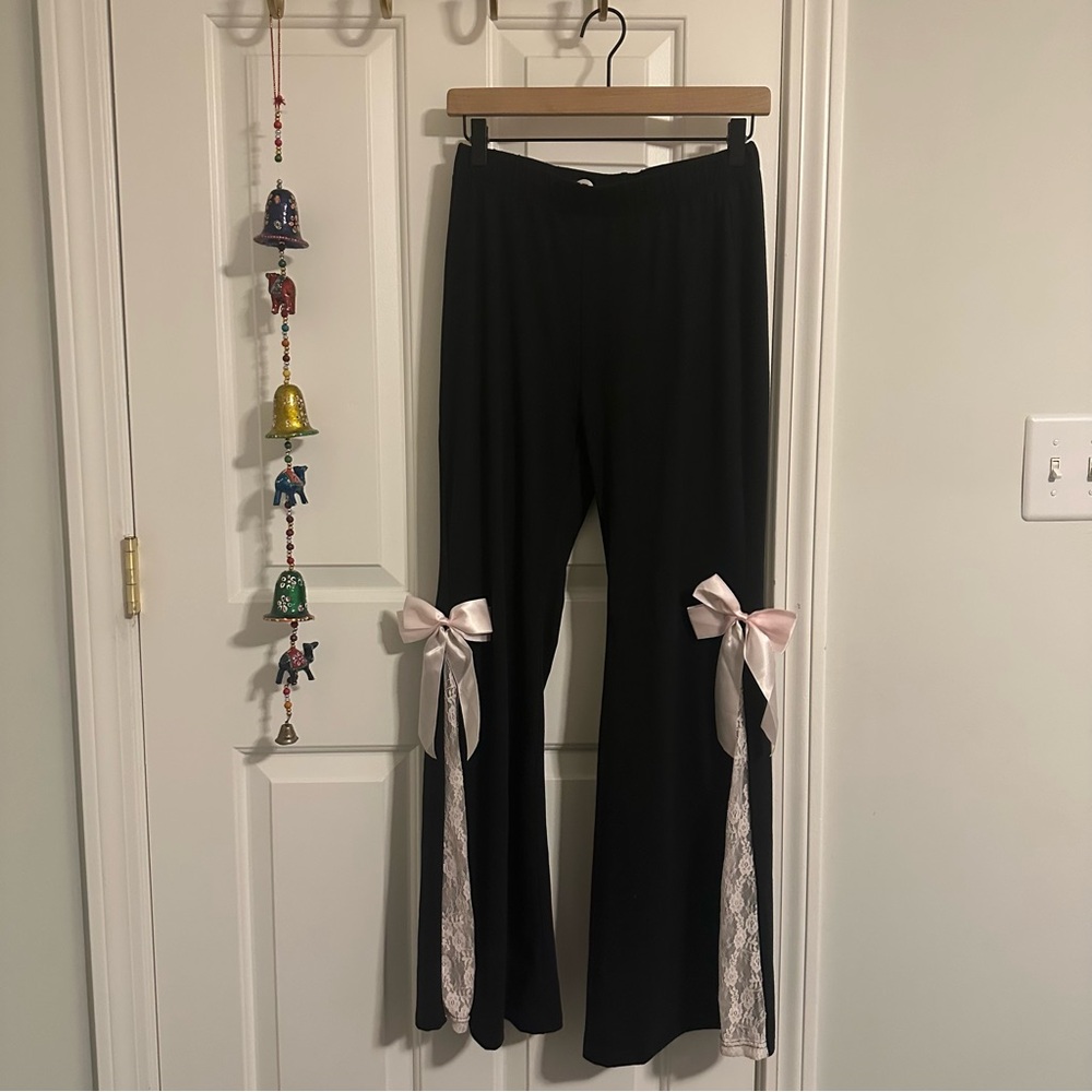 Romwe Black Flare Leggings with Lace and Bow Detail